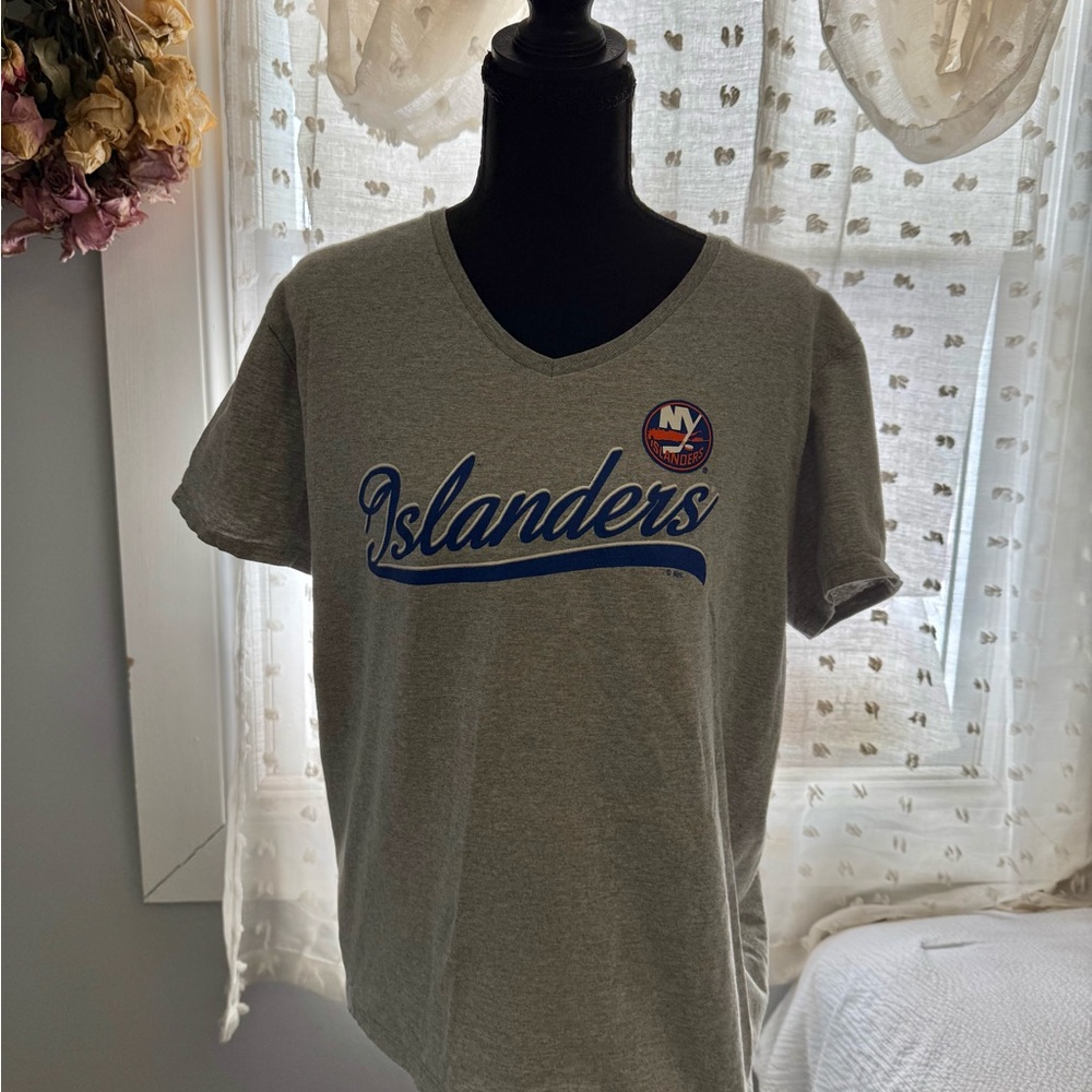 Gray Islanders V-Neck T-Shirt